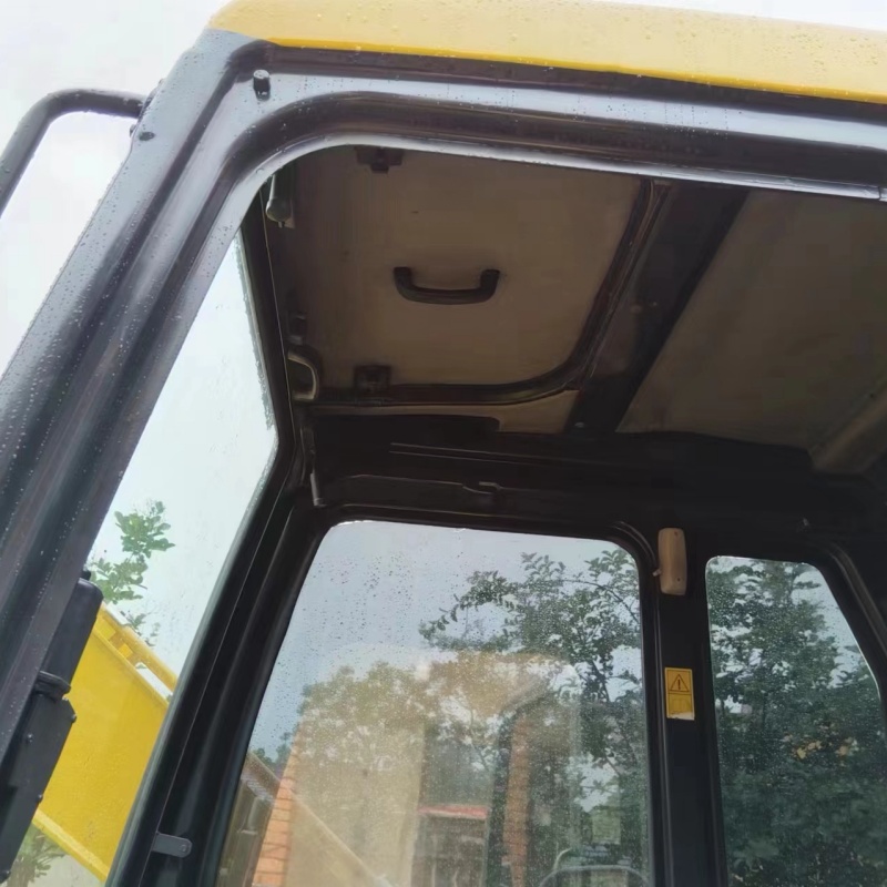 KOMATSU PC60-7 excavator cabin
