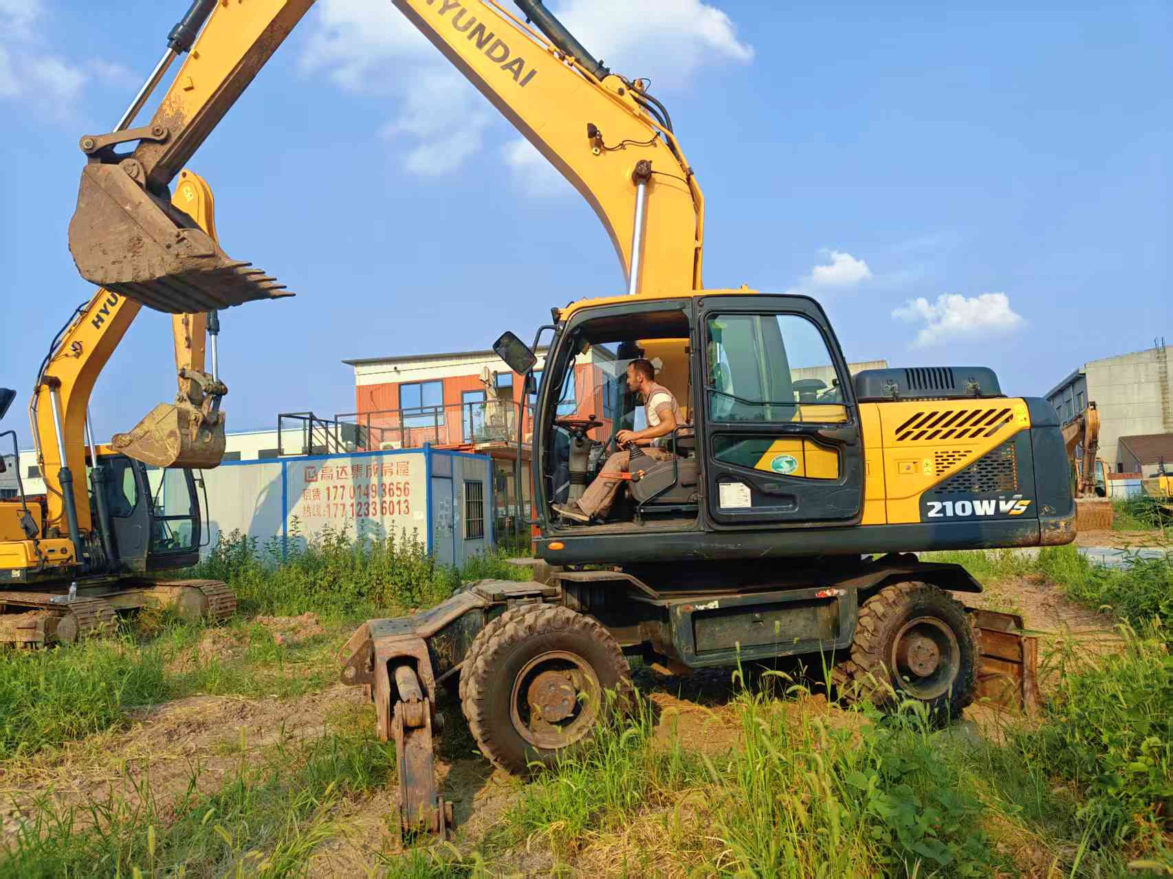 Heavy Duty Wheel Excavator