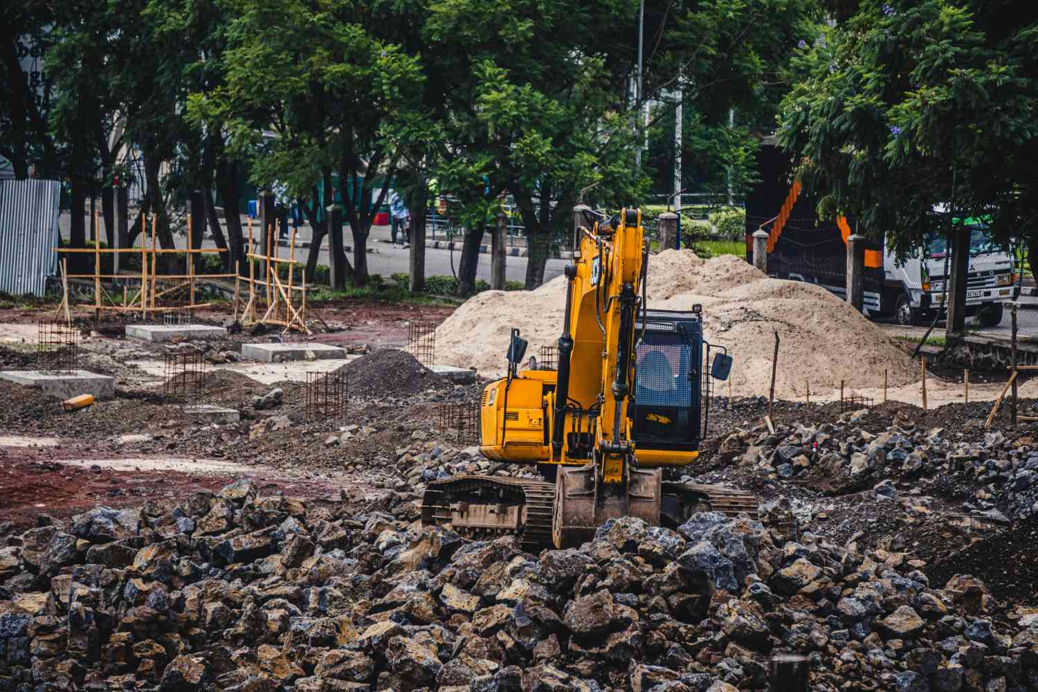 CAT 320D vs Komatsu PC200-8: Which Excavator Should You Choose?